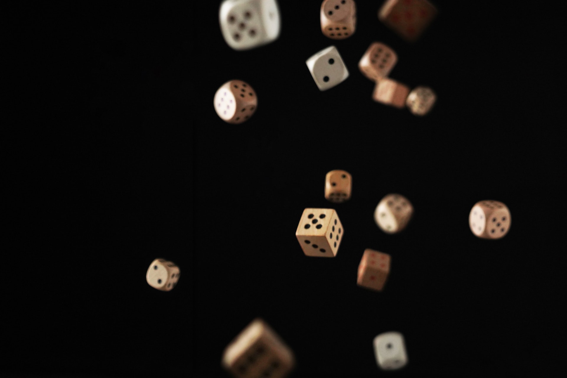Evoluția jocurilor de noroc: Ce ne spune despre natura umană?