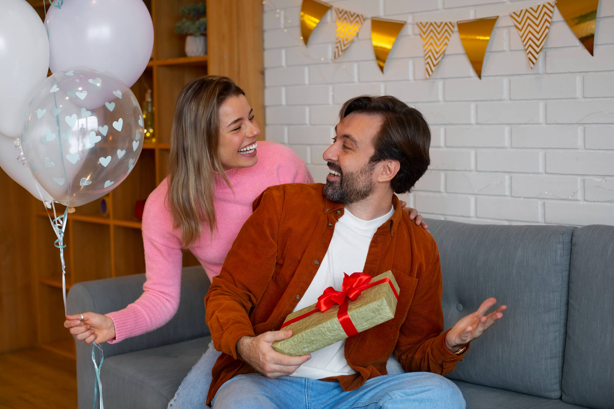 Celebrează-ți povestea de dragoste! 5 idei de cadouri de aniversare care vor fura inima partenerului tău