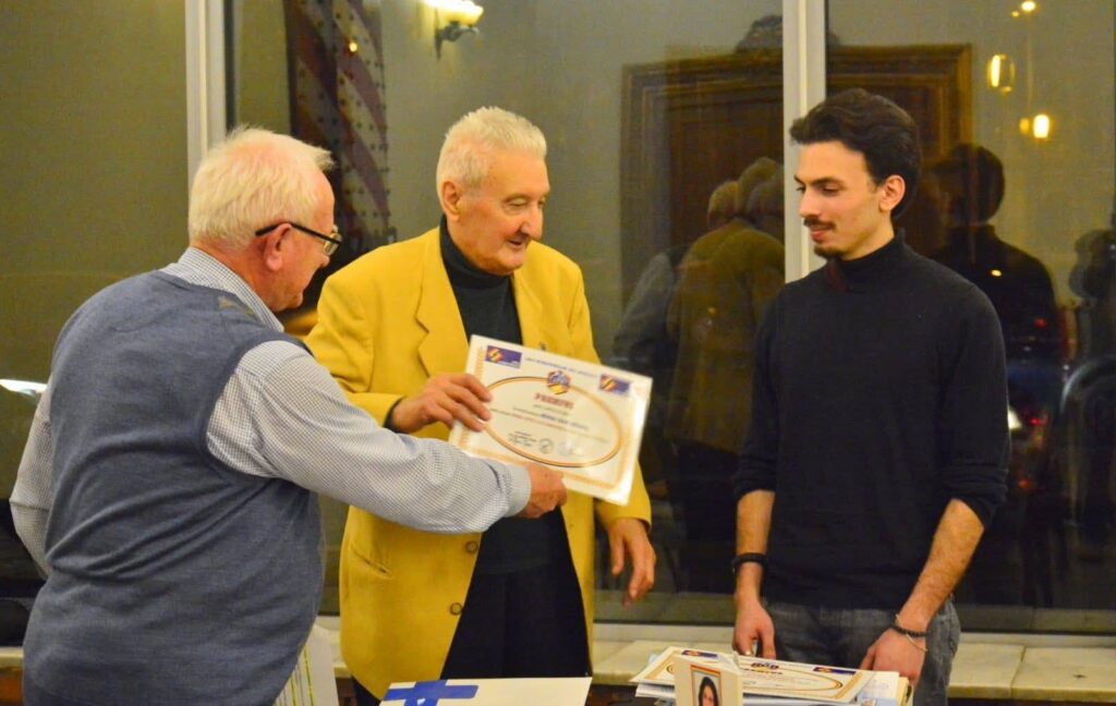 Liga Scriitorilor din România, care i-a acordat autorului premiul pentru Carte de debut