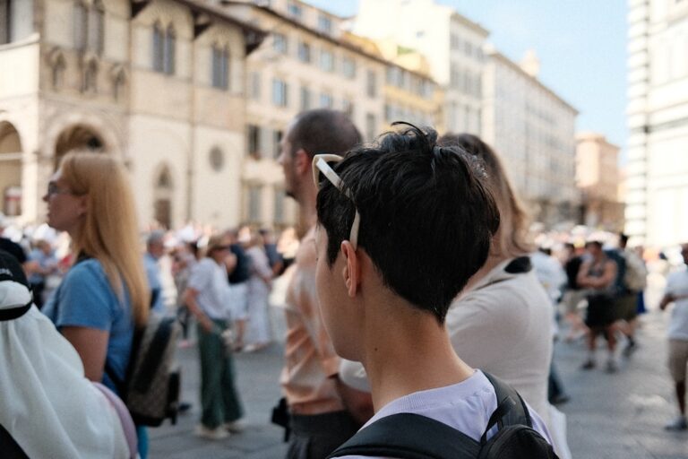 Photo tourist guiding