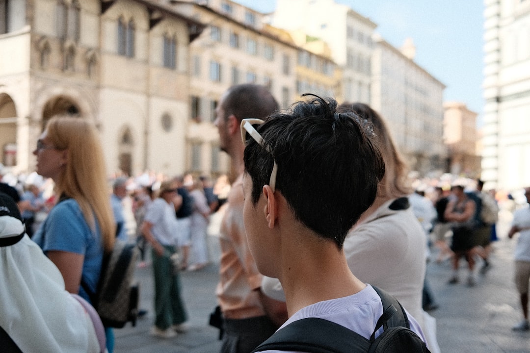 Photo tourist guiding