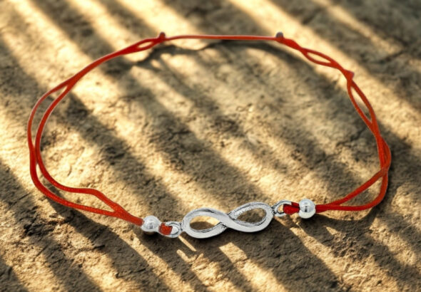 bratara cu snur rosu