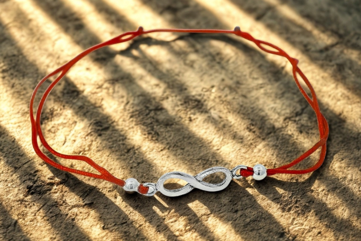 bratara cu snur rosu